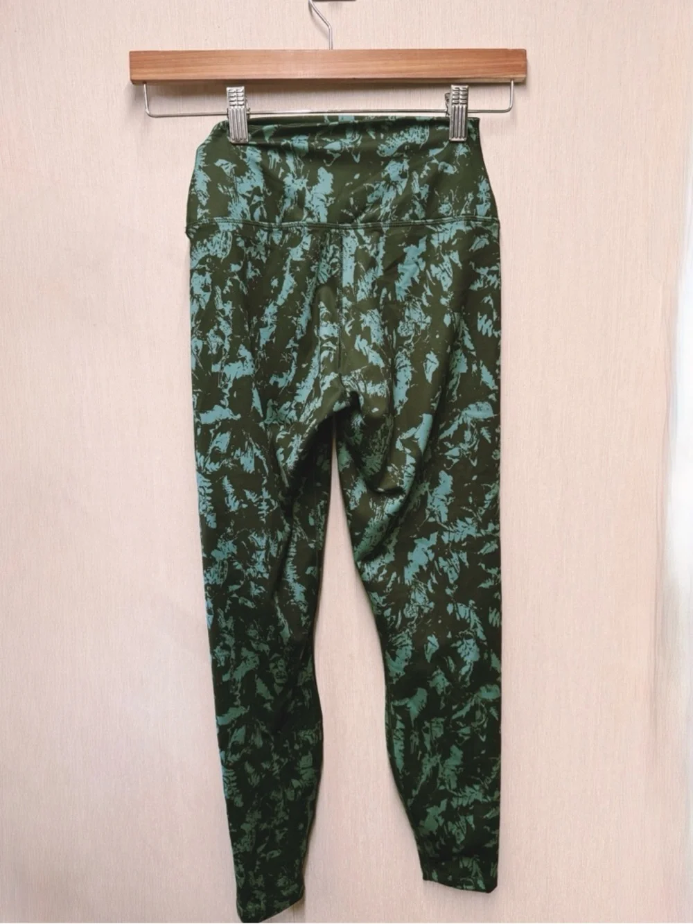 NWOT Nike Dri-Fit High Rise 7/8 Green Abstract Athletic Leggings, Size Small